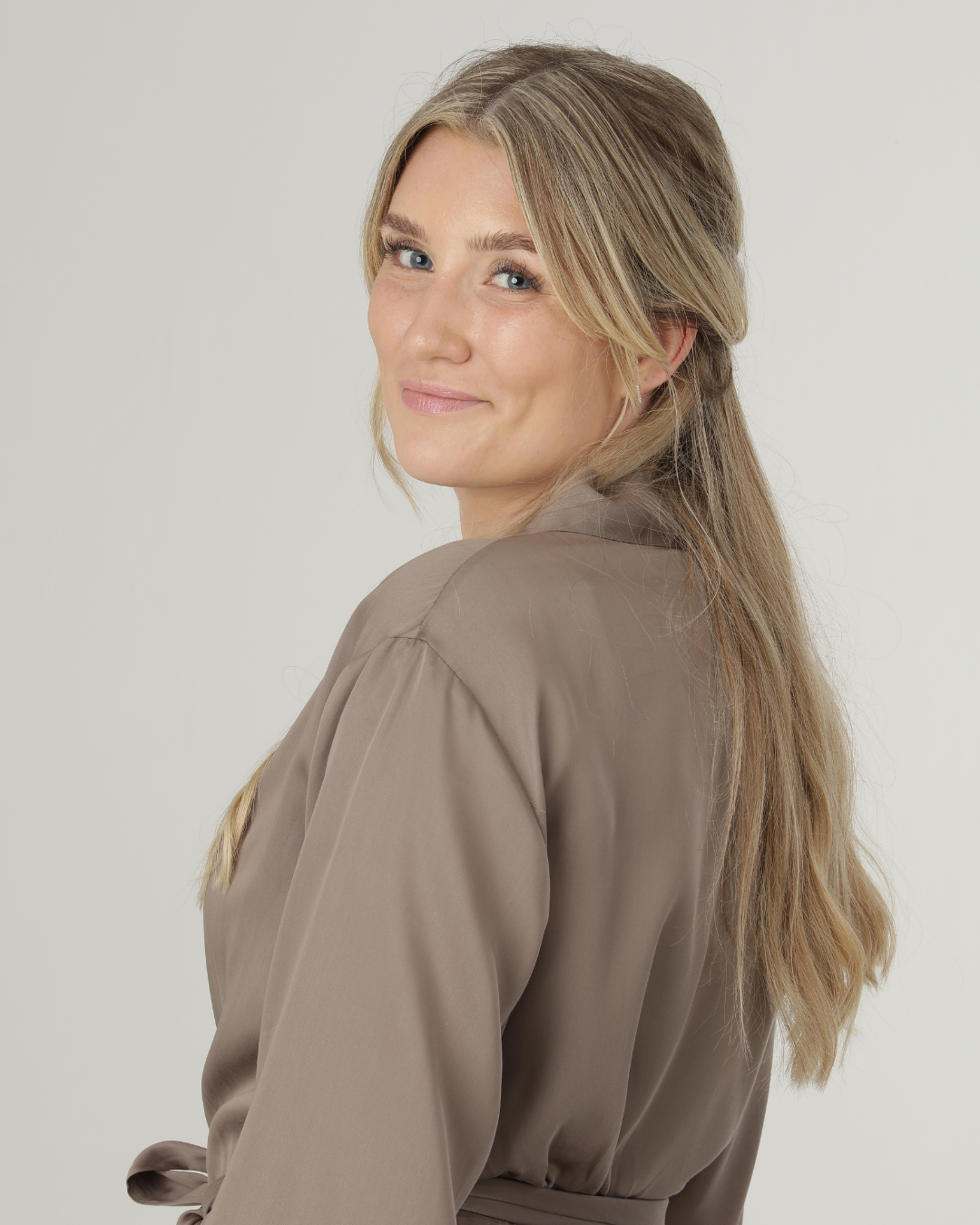 Bambus kimono | Lang damemodel | Taupe